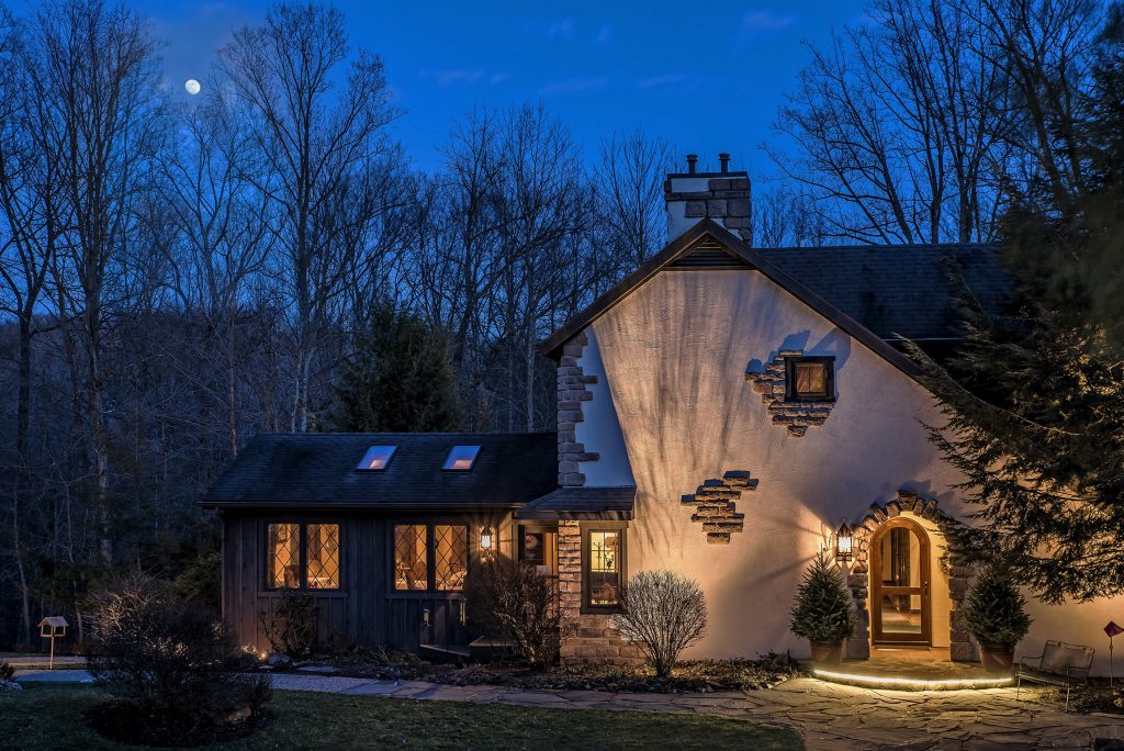 A house with trees in the background